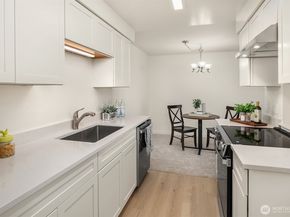 11008 NE 68th Street 716, Kirkland WA 98033