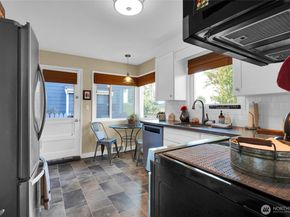 19041 21st Avenue NW, Shoreline WA 98177