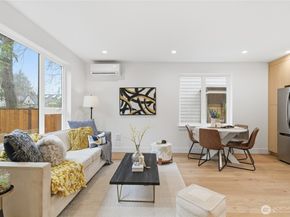 6547 11th Avenue NW B, Seattle WA 98117