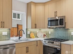 6547 11th Avenue NW B, Seattle WA 98117