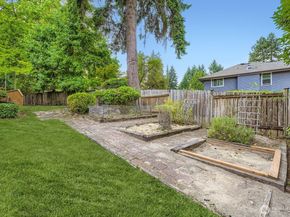17012 SE 40th Court, Bellevue WA 98008