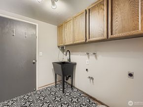 17012 SE 40th Court, Bellevue WA 98008