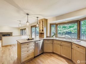 17012 SE 40th Court, Bellevue WA 98008