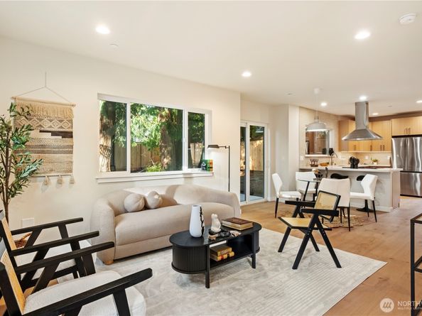 11043 B 19th Avenue NE, Seattle WA 98125