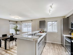 10511 Midvale Avenue N 302, Seattle WA 98133