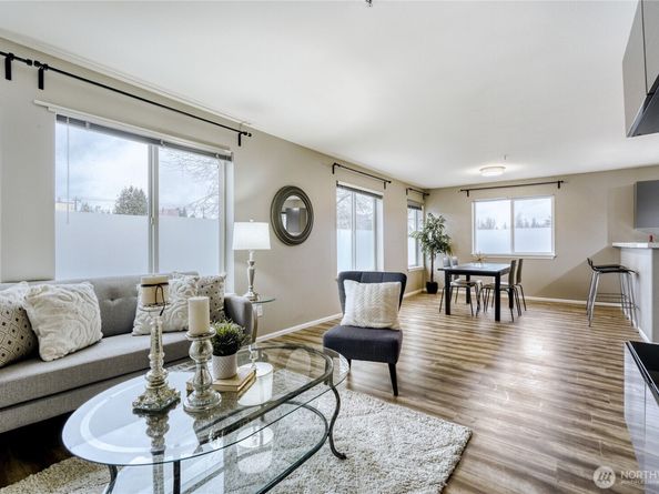 10511 Midvale Avenue N 302, Seattle WA 98133