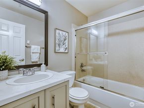 10511 Midvale Avenue N 302, Seattle WA 98133