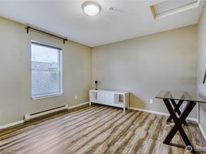 10511 Midvale Avenue N 302, Seattle WA 98133