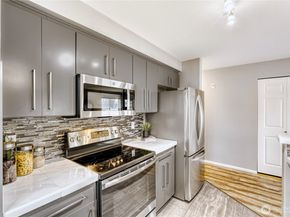 10511 Midvale Avenue N 302, Seattle WA 98133