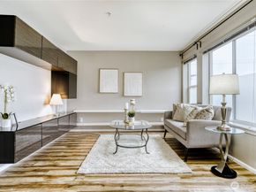 10511 Midvale Avenue N 302, Seattle WA 98133