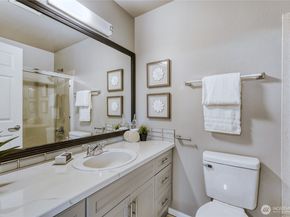 10511 Midvale Avenue N 302, Seattle WA 98133