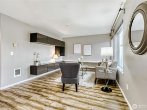 10511 Midvale Avenue N 302, Seattle WA 98133