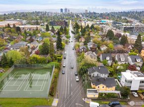 7117 12th Avenue NE, Seattle WA 98115