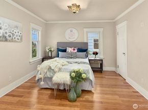 7117 12th Avenue NE, Seattle WA 98115