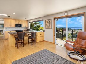 1128 Sea Vista Place, Edmonds WA 98020