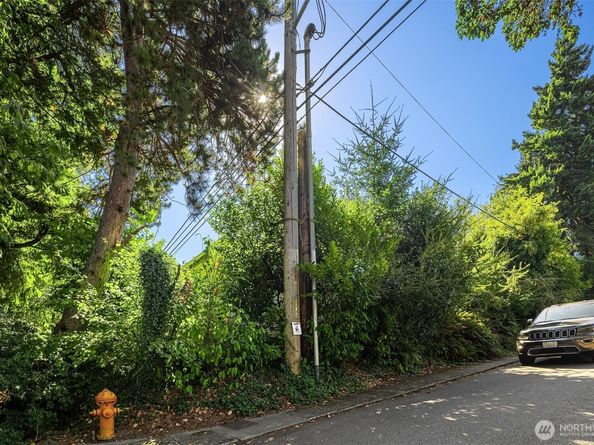 5202 35th Avenue SW, Seattle WA 98126