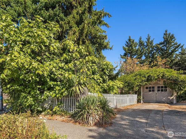 5202 35th Avenue SW, Seattle WA 98126
