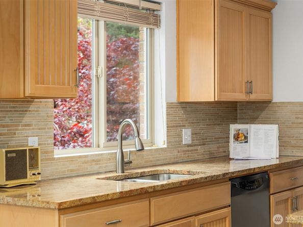 3834 175th Avenue NE 209, Redmond WA 98052