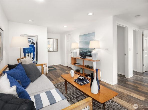 3834 175th Avenue NE 209, Redmond WA 98052