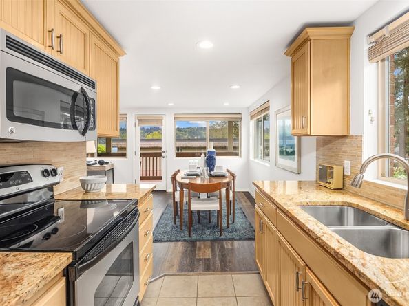 3834 175th Avenue NE 209, Redmond WA 98052