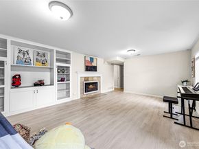 17127 NE 8th Place, Bellevue WA 98008