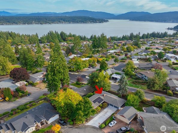 17127 NE 8th Place, Bellevue WA 98008