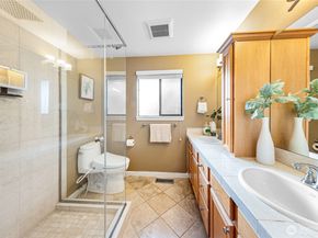 17127 NE 8th Place, Bellevue WA 98008