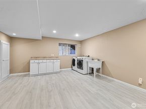 17127 NE 8th Place, Bellevue WA 98008