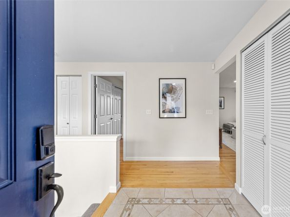 17127 NE 8th Place, Bellevue WA 98008