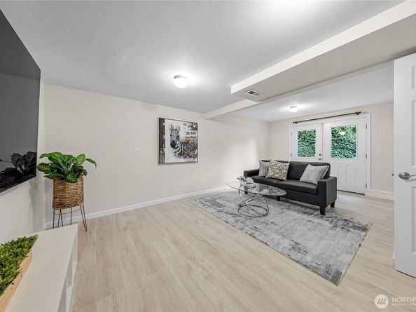 17127 NE 8th Place, Bellevue WA 98008