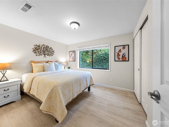 17127 NE 8th Place, Bellevue WA 98008