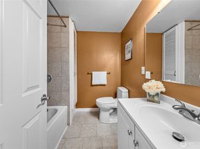 17127 NE 8th Place, Bellevue WA 98008