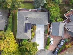 17127 NE 8th Place, Bellevue WA 98008