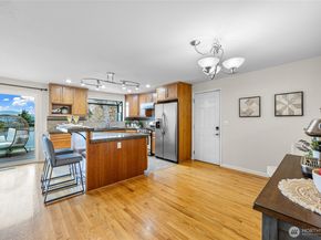 17127 NE 8th Place, Bellevue WA 98008