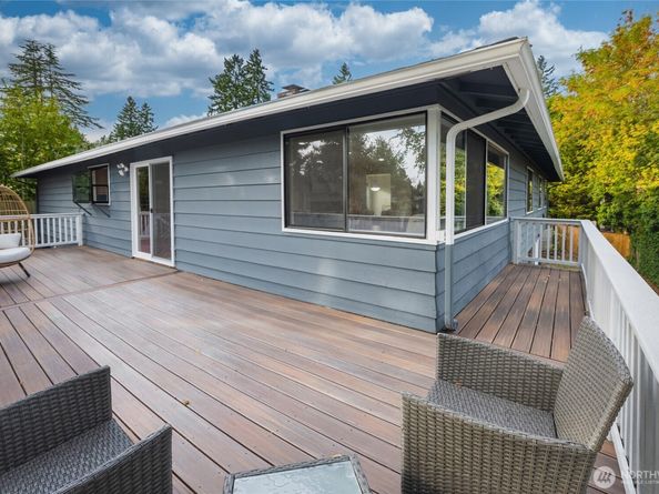 17127 NE 8th Place, Bellevue WA 98008