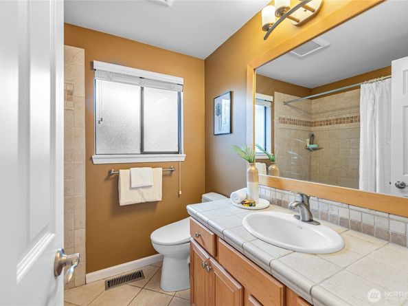 17127 NE 8th Place, Bellevue WA 98008