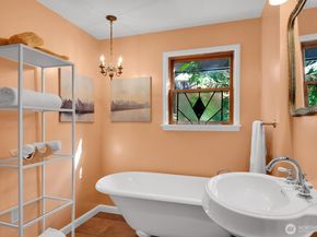 5608 34th Avenue NW, Seattle WA 98107