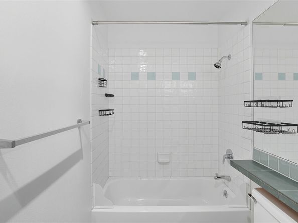2716 Elliott Avenue 404, Seattle WA 98121