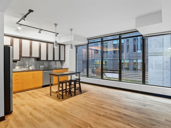 2716 Elliott Avenue 404, Seattle WA 98121