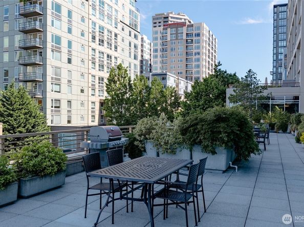 2716 Elliott Avenue 404, Seattle WA 98121