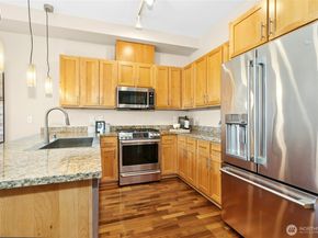 375 Kirkland Avenue 203, Kirkland WA 98033