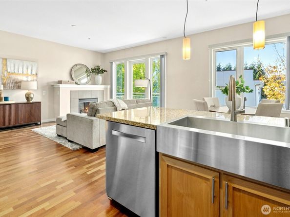 375 Kirkland Avenue 203, Kirkland WA 98033