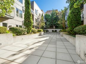 375 Kirkland Avenue 203, Kirkland WA 98033