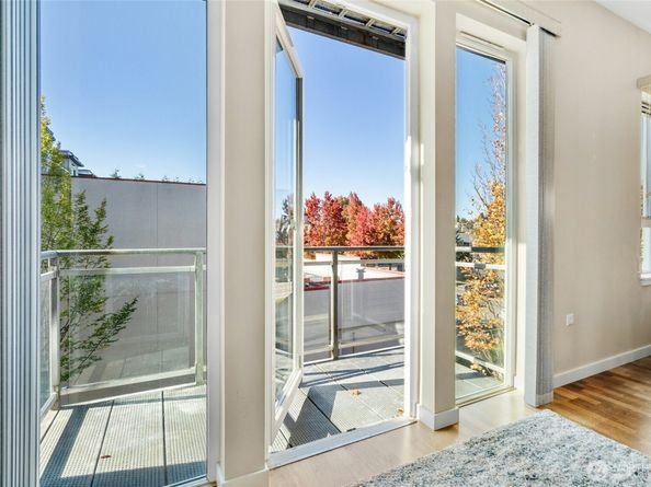375 Kirkland Avenue 203, Kirkland WA 98033