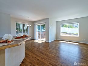 2409 NE 11th Court, Renton WA 98056