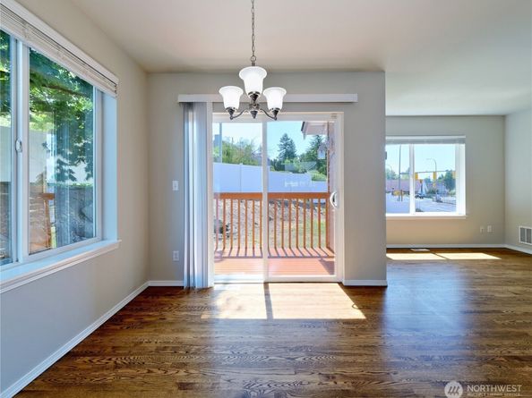 2409 NE 11th Court, Renton WA 98056