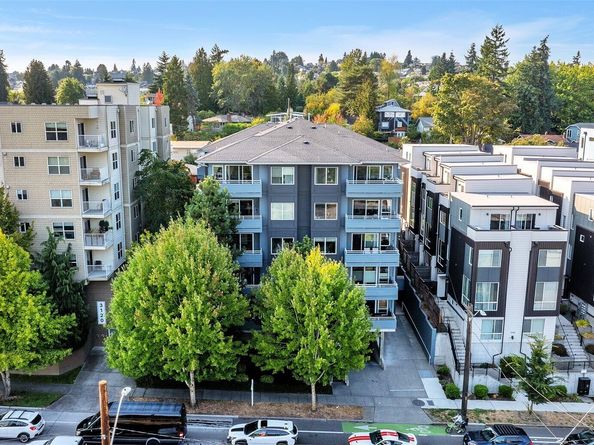 3112 SW Avalon Way 302, Seattle WA 98126
