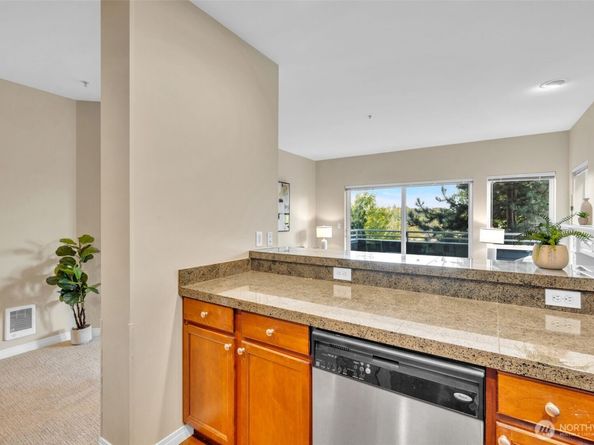 3112 SW Avalon Way 302, Seattle WA 98126