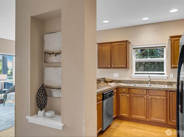3112 SW Avalon Way 302, Seattle WA 98126