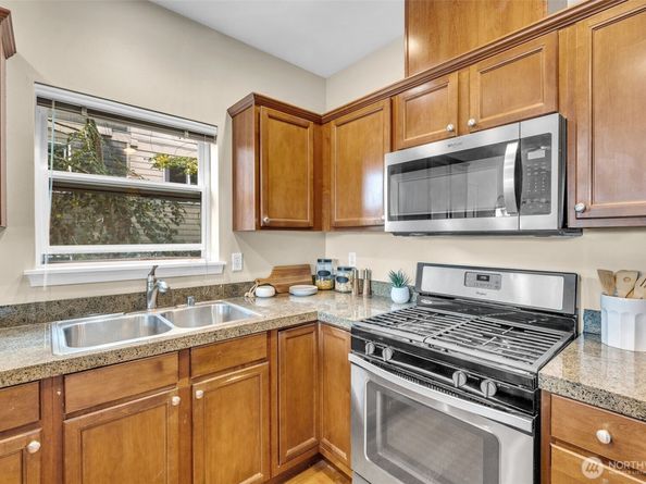 3112 SW Avalon Way 302, Seattle WA 98126